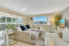 Sunny Pompano Beach with pool access